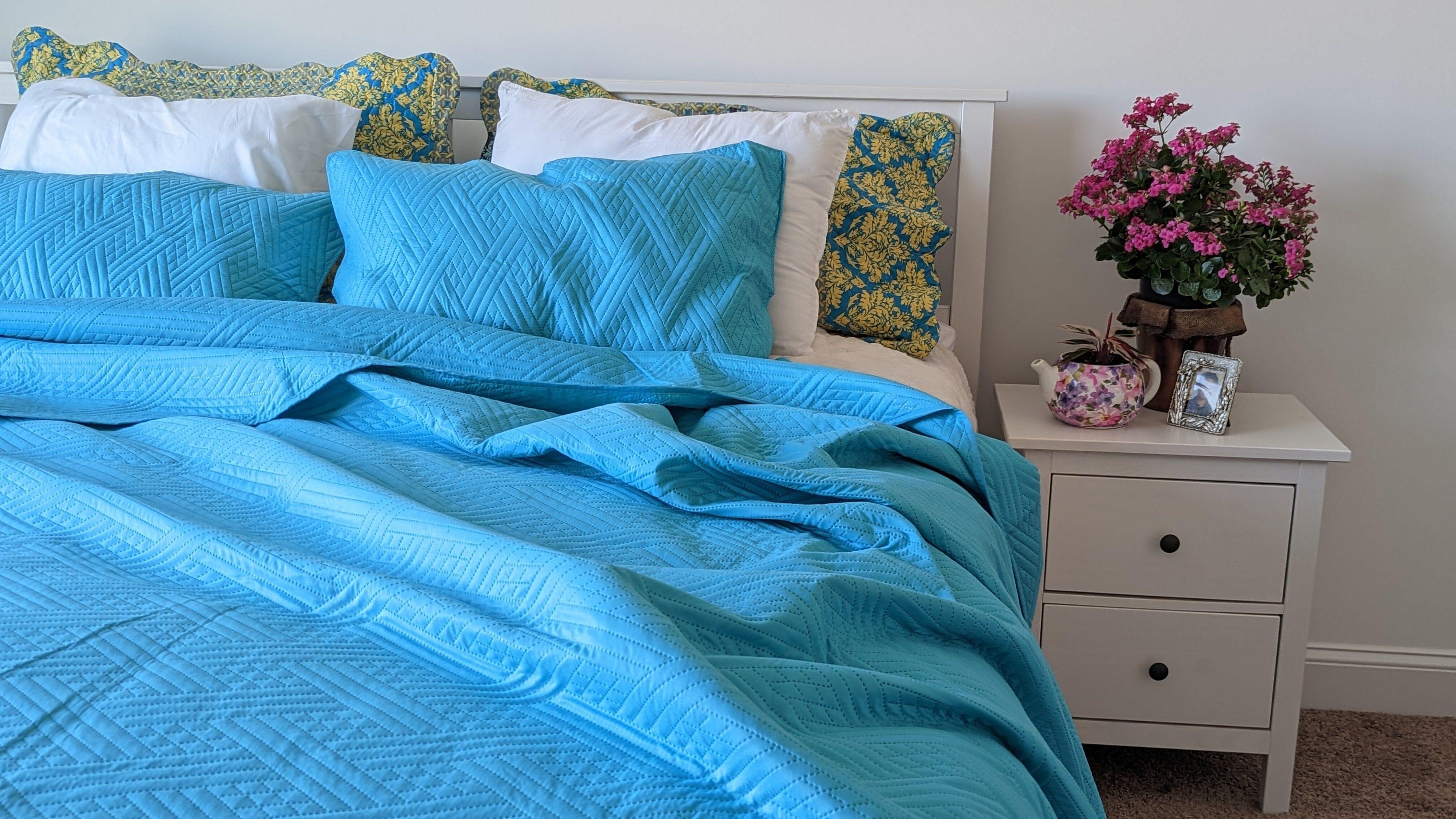 Gentle Wave Turquoise Teal Blue Lagoon Lightweight Quilted Bedspread Set