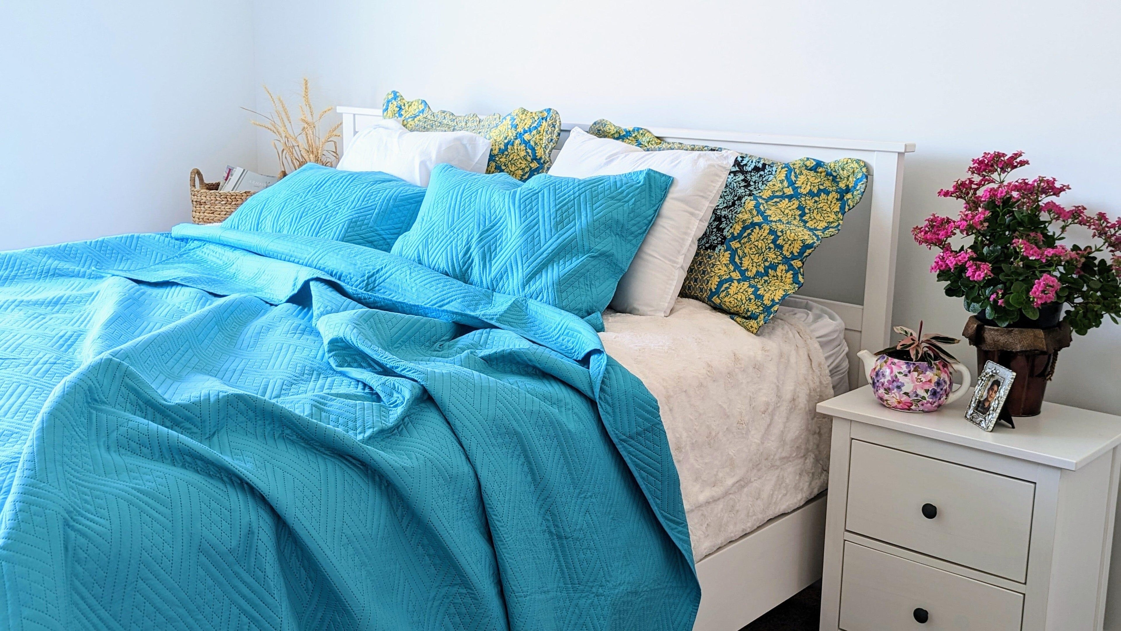 Gentle Wave Turquoise Teal Blue Lagoon Lightweight Quilted Bedspread Set