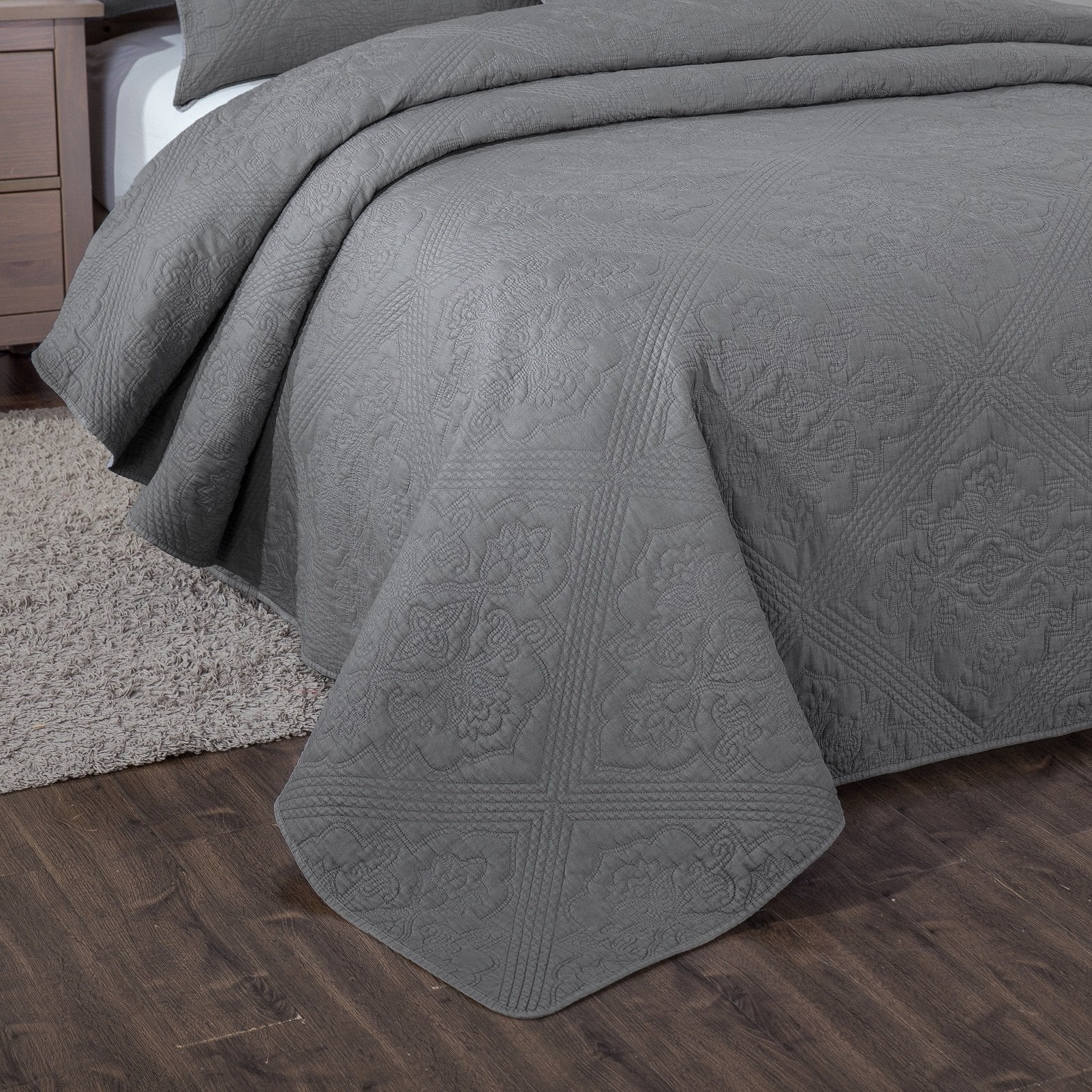 DaDa Bedding Floral Vintage Stone Wash Grey Matelass¨¦ Ash Silver Diamond Pattern Quilted Bedspread Set (JHW855) by DaDa Bedding Collection