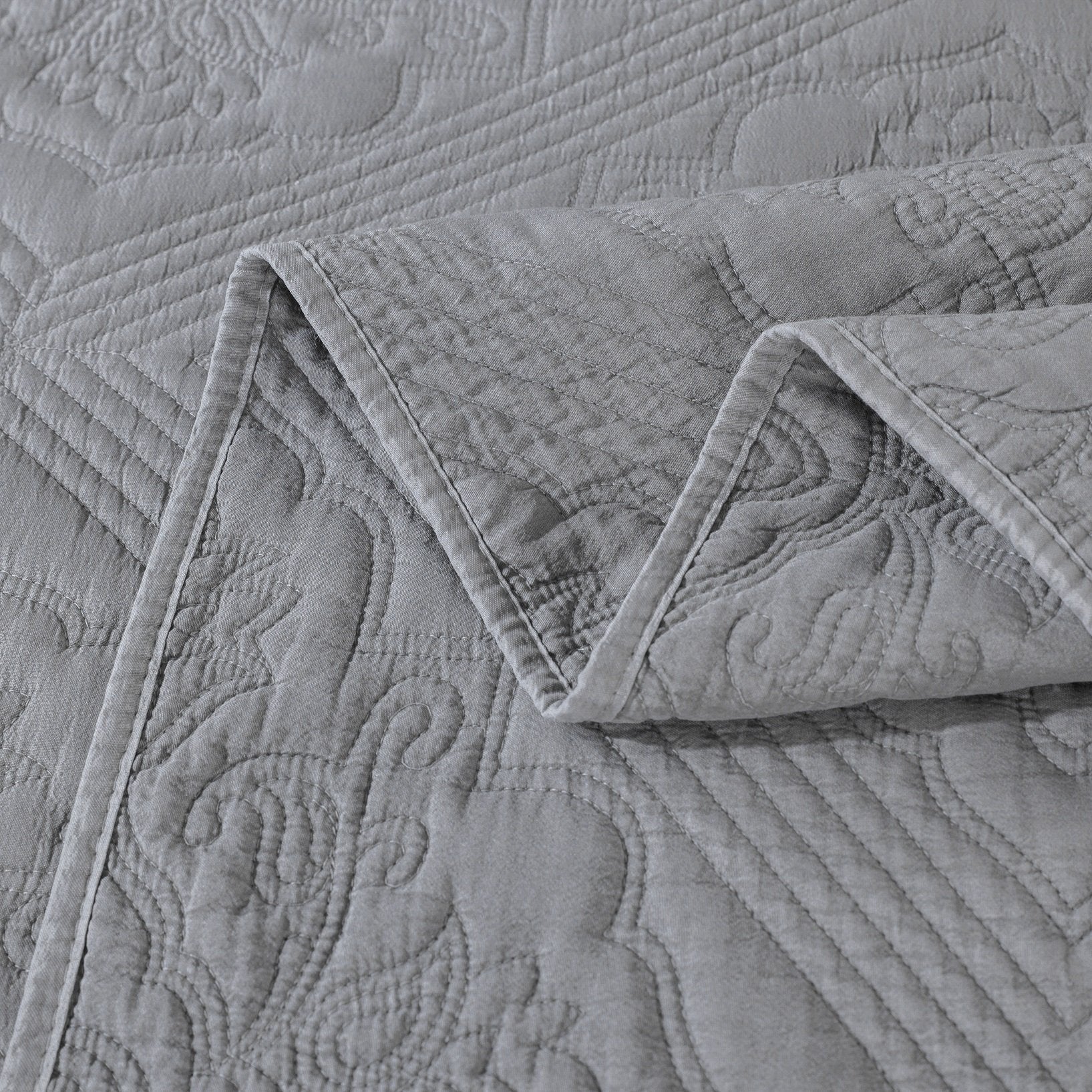 DaDa Bedding Floral Vintage Stone Wash Grey Matelass¨¦ Ash Silver Diamond Pattern Quilted Bedspread Set (JHW855) by DaDa Bedding Collection
