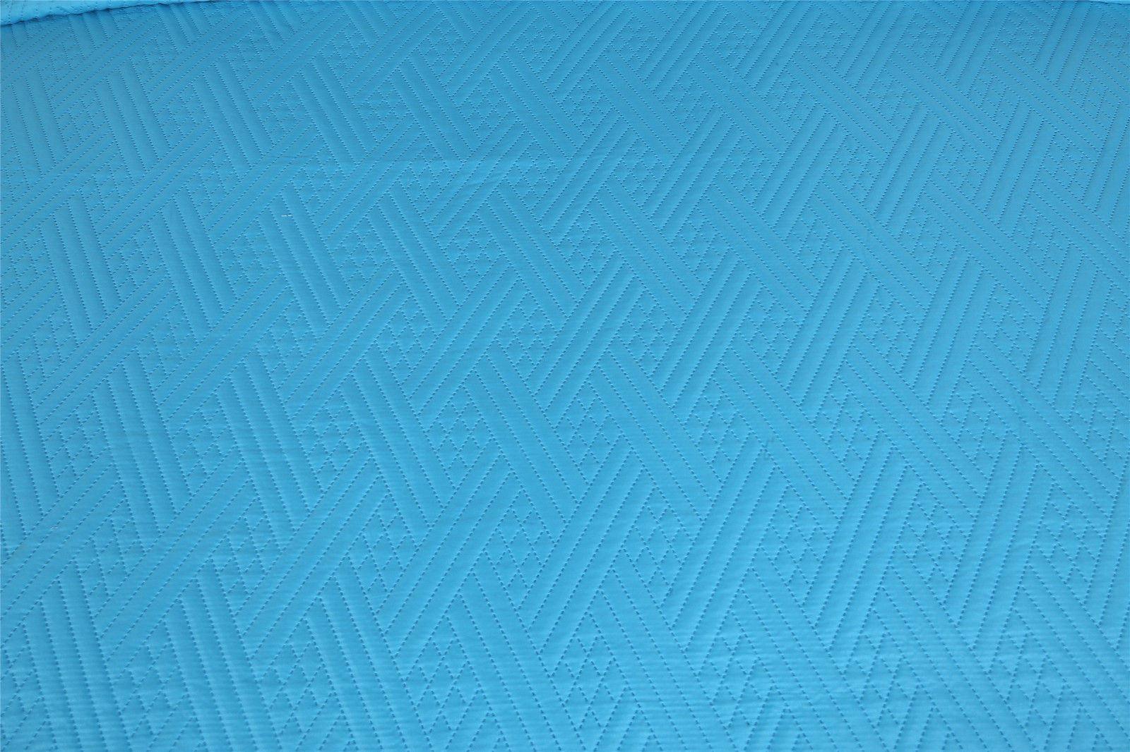 Gentle Wave Turquoise Teal Blue Lagoon Lightweight Quilted Bedspread Set