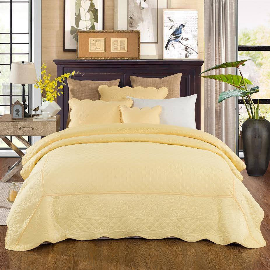 Buttercup Puffs Yellow Diamond Matelasse Scalloped Quilt Set